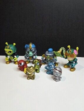 Moose Toys Treasure X Aliens Figure Lot - 9pc Mixed Alien Hunters Bundle